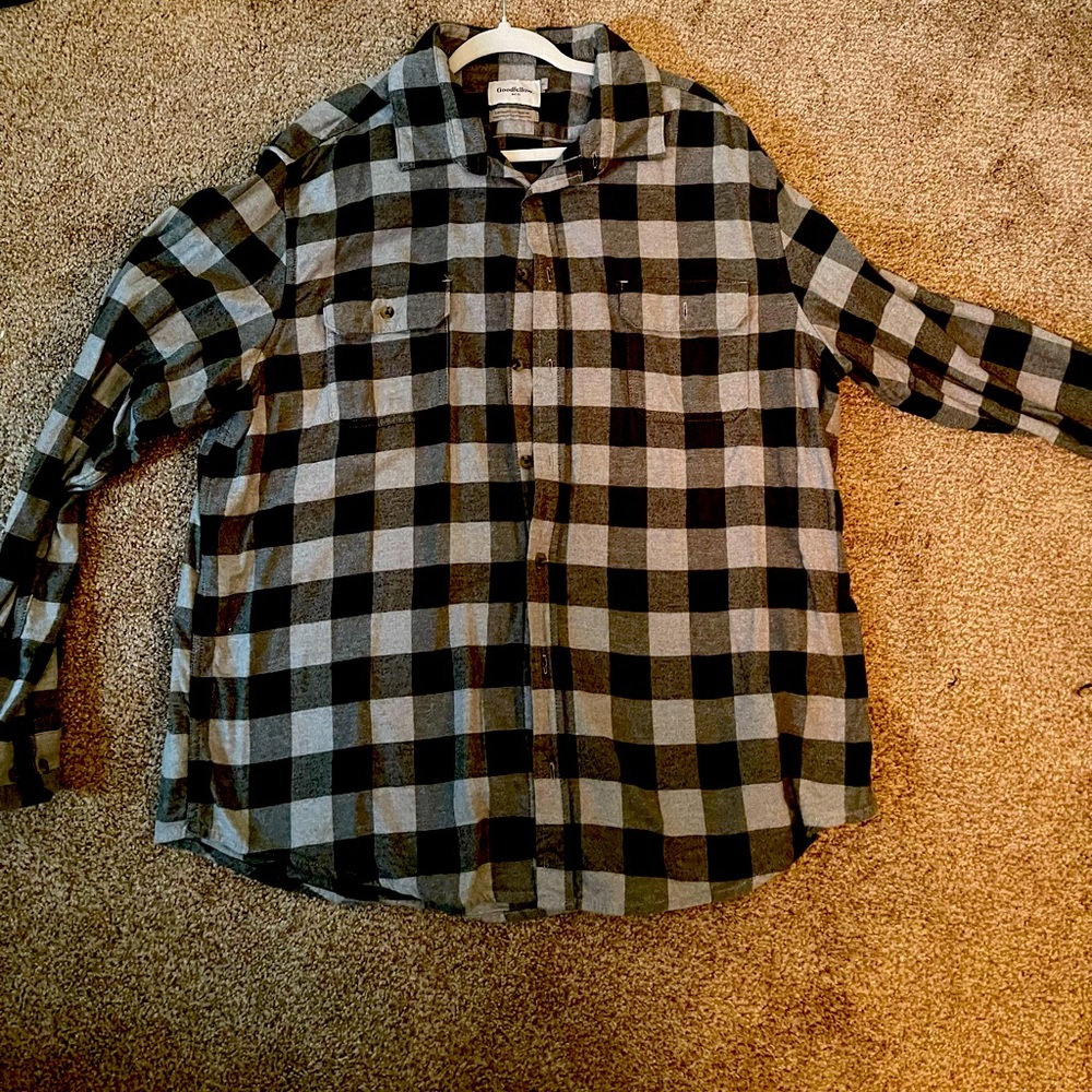 Men’s black & white checkered flannel